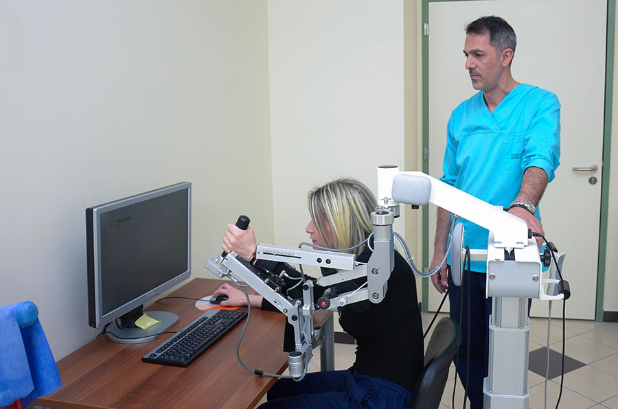 patient doing ergotherapy