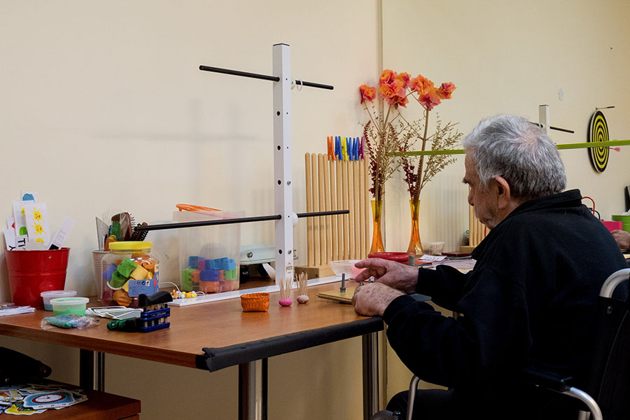 patient doing ergotherapy