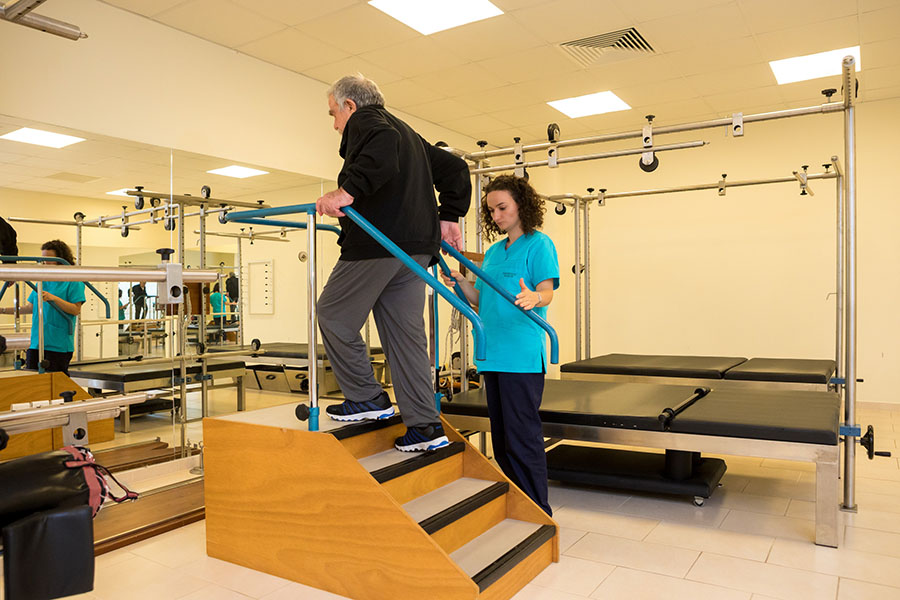 Physiotherapy assisting devices